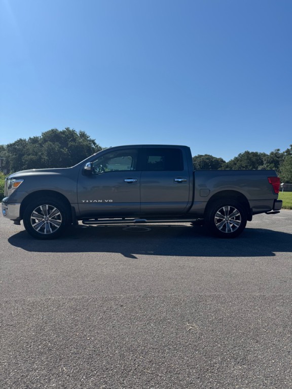 2019 Nissan Titan Image 2