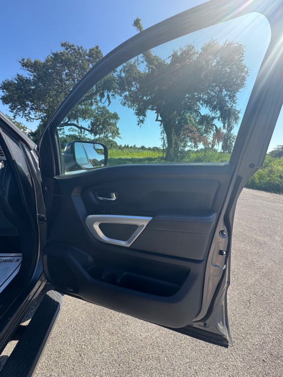 2019 Nissan Titan Image 15