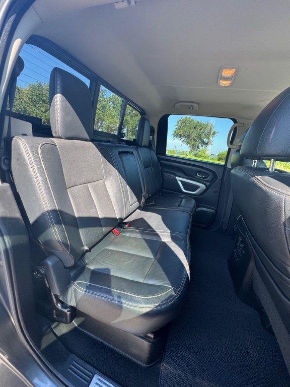 2019 Nissan Titan Image 18