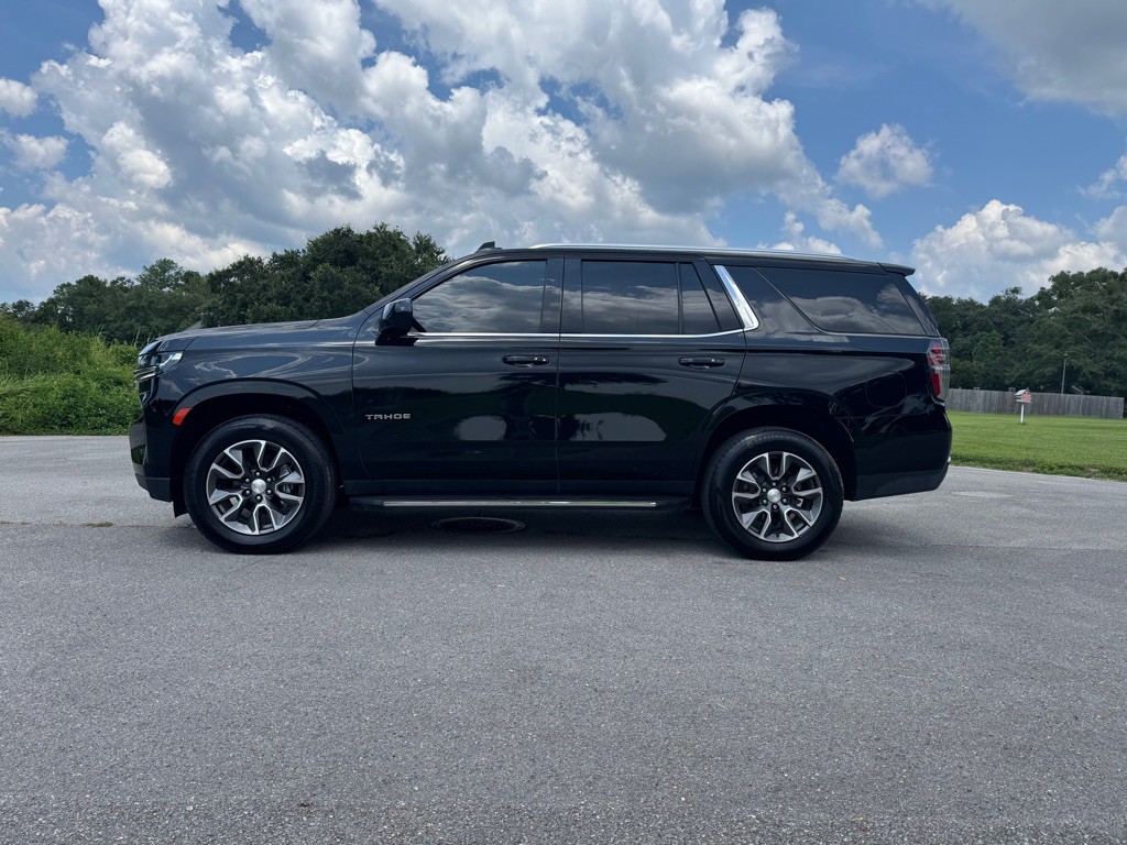 2021 Chevrolet Tahoe Image 2