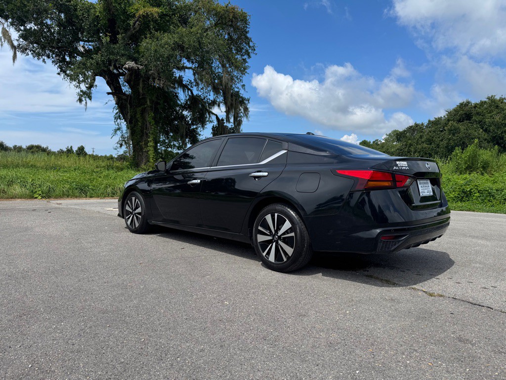 2021 Nissan Altima Image 3