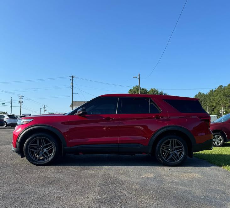 2021 Ford Explorer Image 2