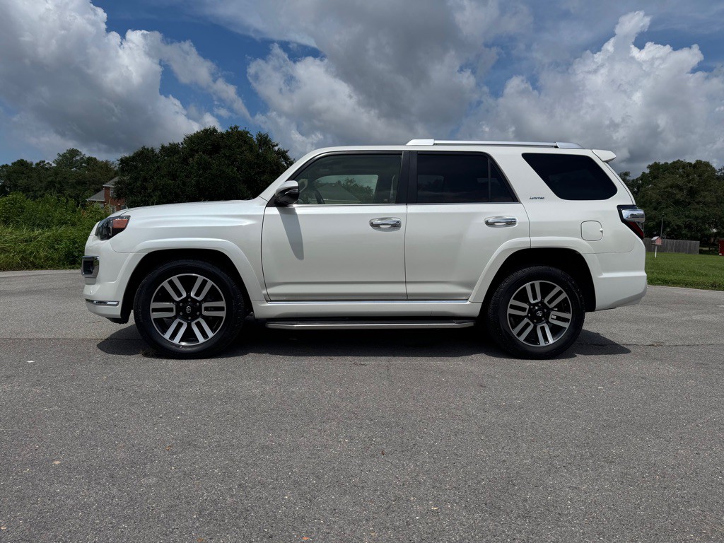 2018 Toyota 4Runner Image 2