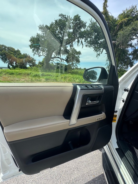 2018 Toyota 4Runner Image 9
