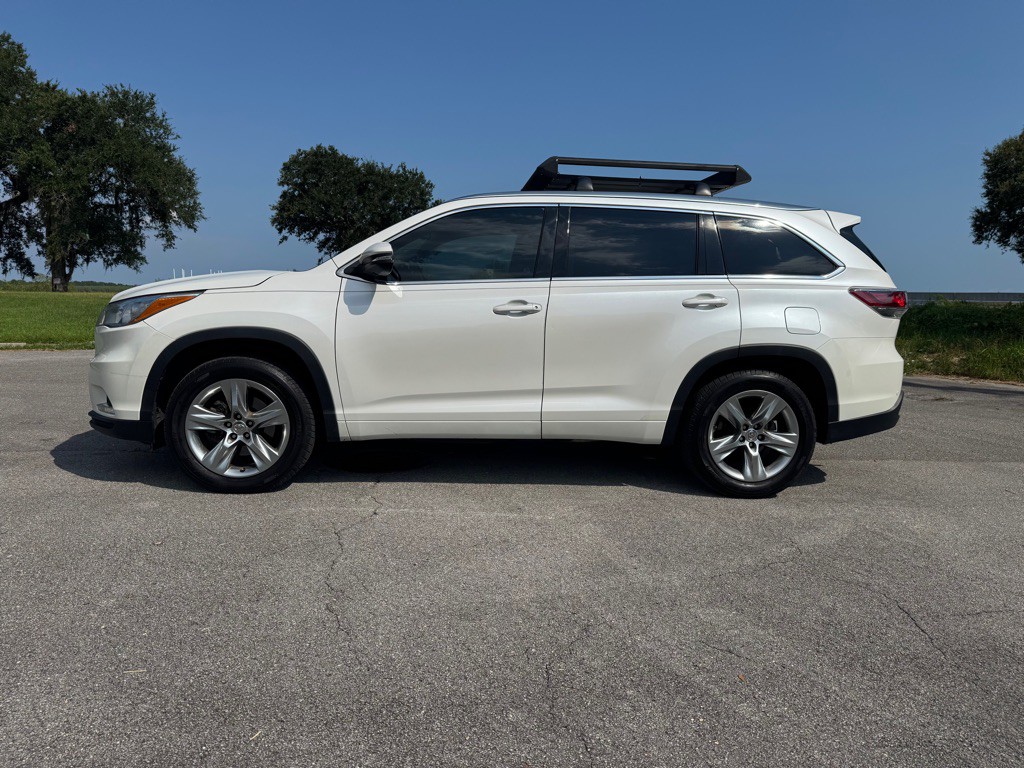 2015 Toyota Highlander Image 2
