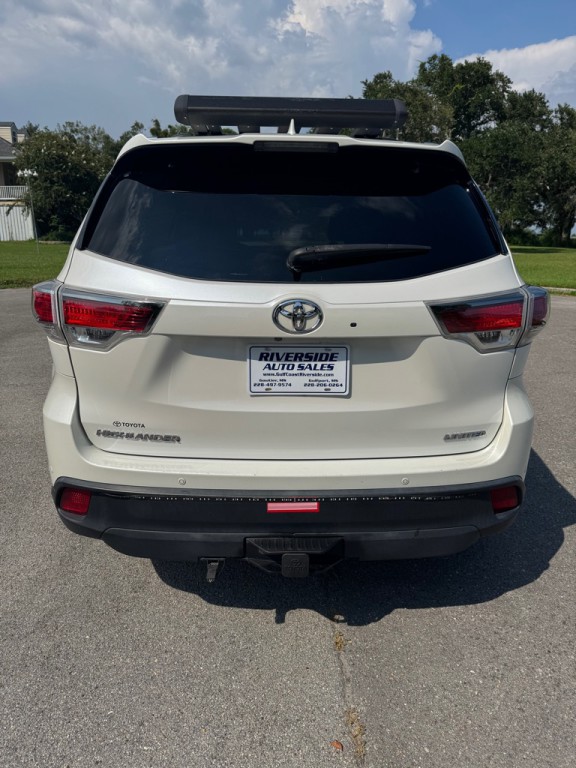 2015 Toyota Highlander Image 4