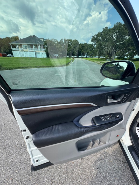 2015 Toyota Highlander Image 9