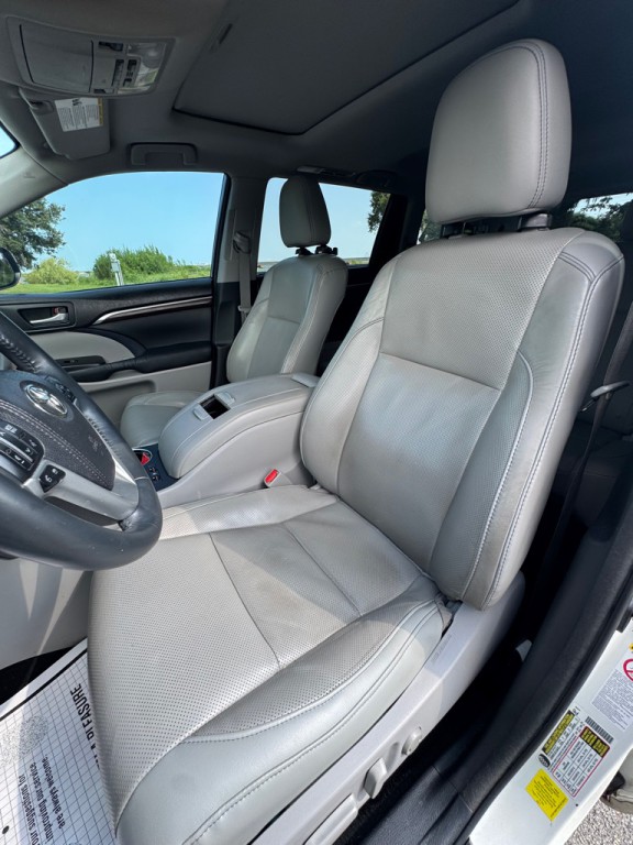 2015 Toyota Highlander Image 10