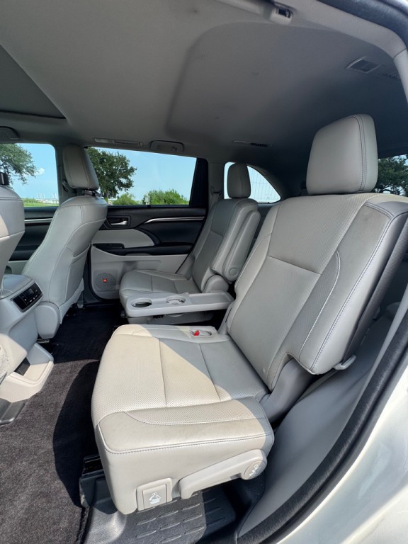 2015 Toyota Highlander Image 14