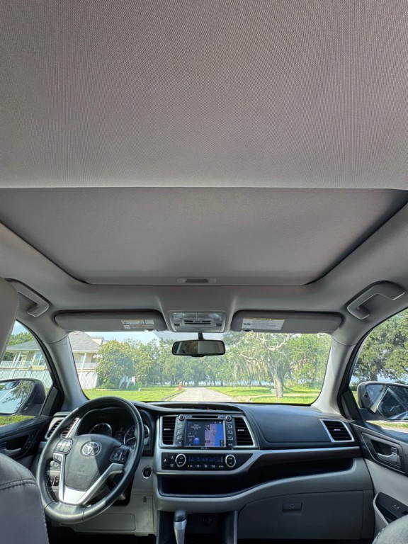 2015 Toyota Highlander Image 25