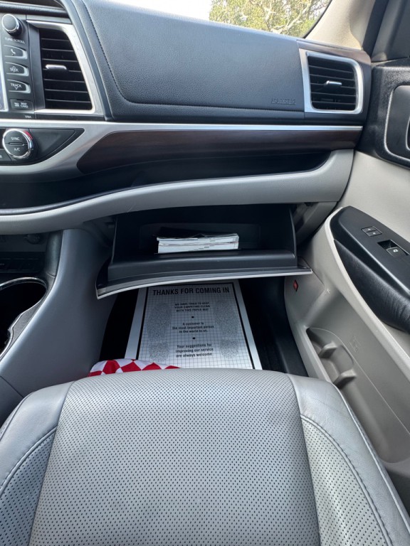 2015 Toyota Highlander Image 35