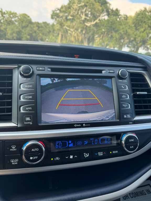 2015 Toyota Highlander Image 36