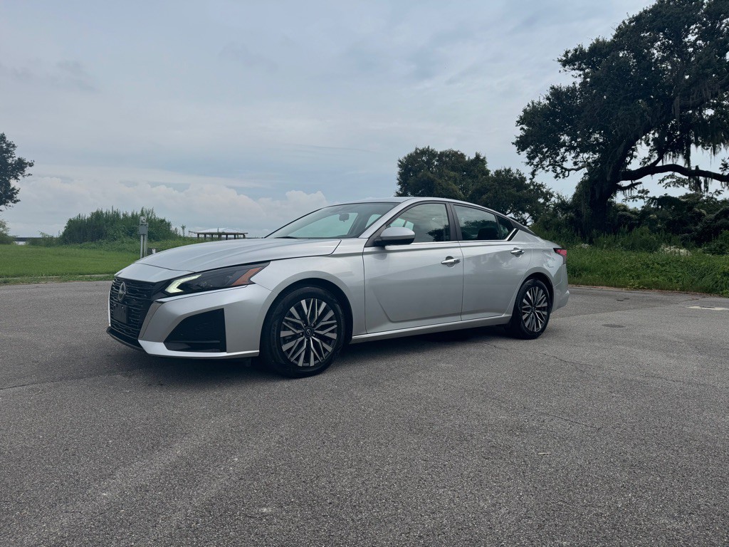 2023 Nissan Altima Image 1