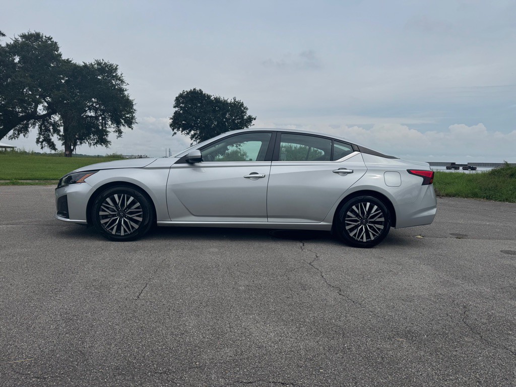 2023 Nissan Altima Image 2