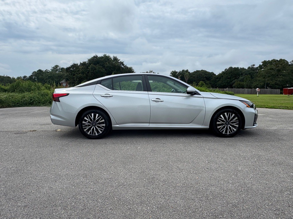 2023 Nissan Altima Image 6