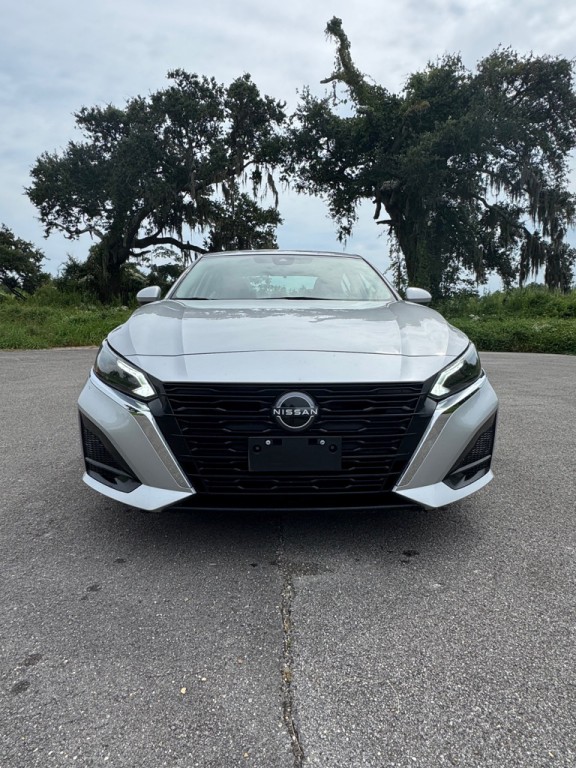 2023 Nissan Altima Image 8