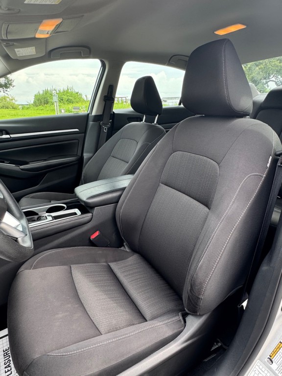 2023 Nissan Altima Image 10