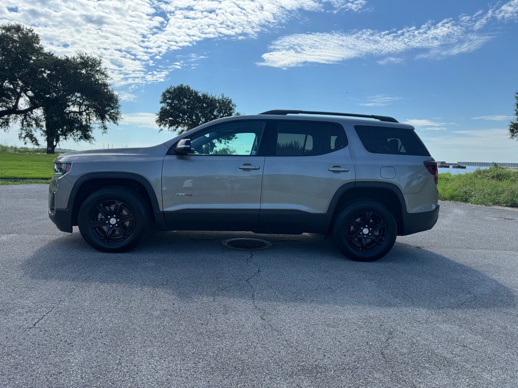 2023 GMC Acadia Image 2