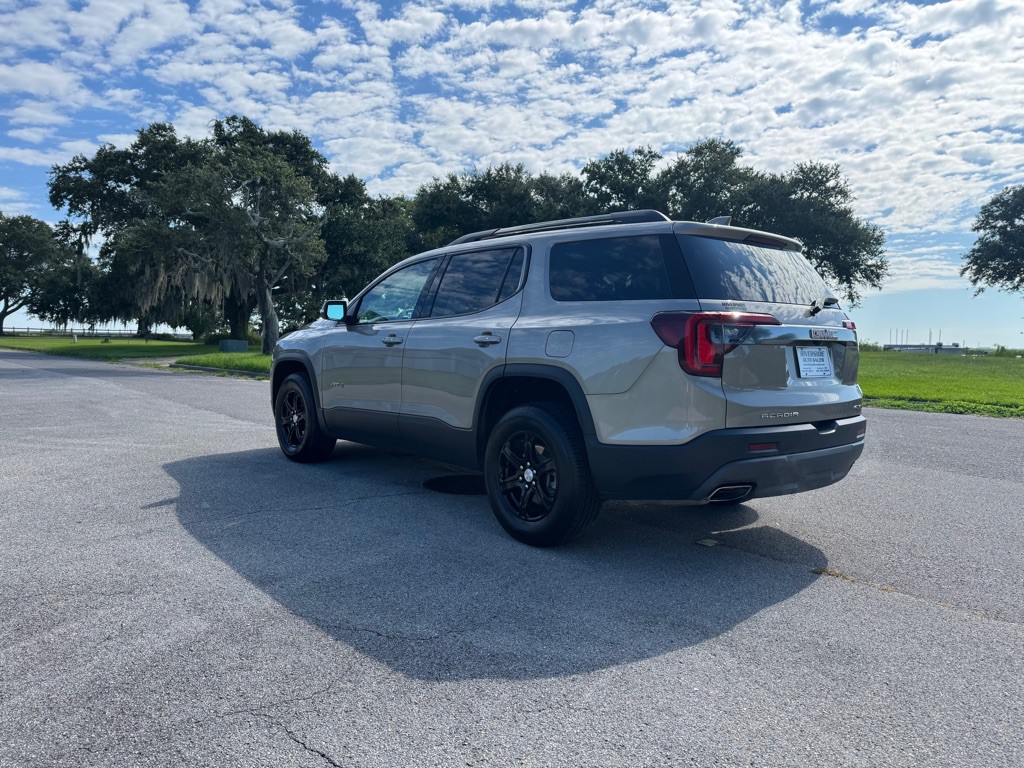 2023 GMC Acadia Image 3