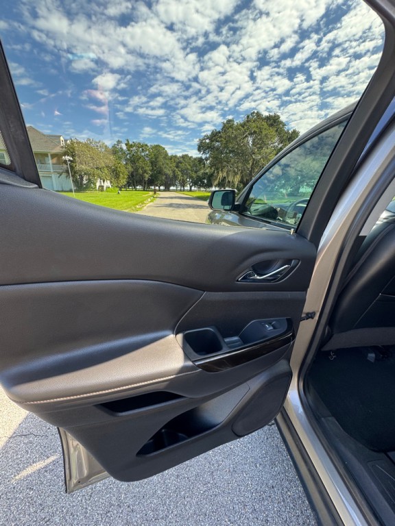 2023 GMC Acadia Image 11