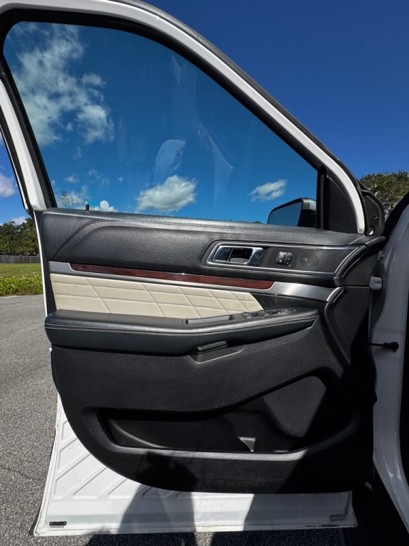 2018 Ford Explorer Image 9