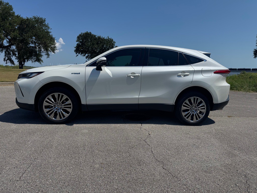 2021 Toyota Venza Image 2