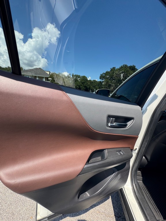 2021 Toyota Venza Image 12