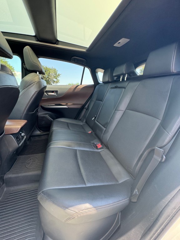 2021 Toyota Venza Image 13