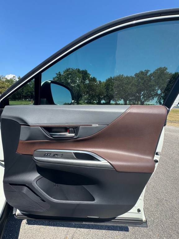2021 Toyota Venza Image 14