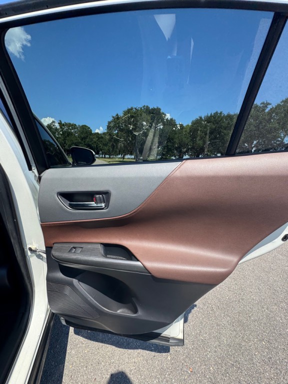 2021 Toyota Venza Image 16