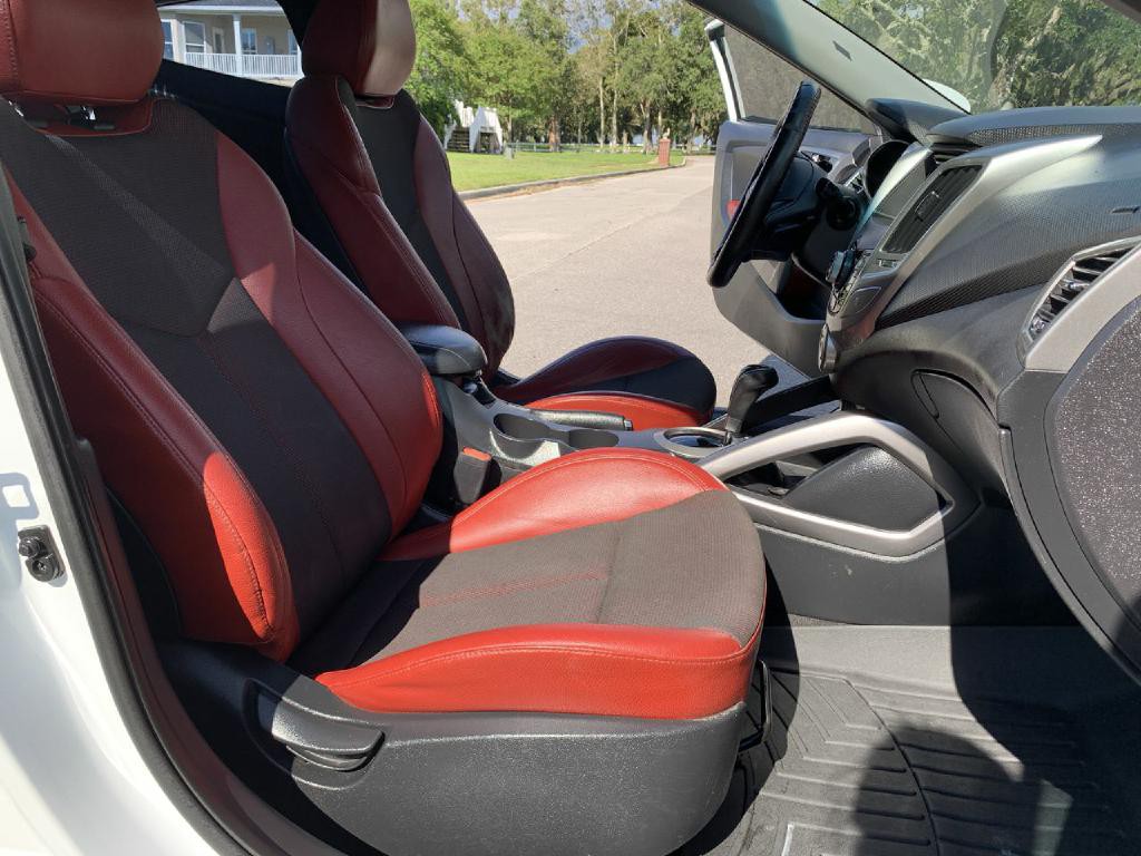 2014 Hyundai Veloster Image 13
