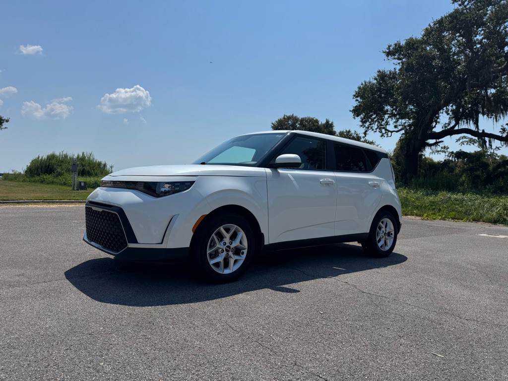 2023 Kia Soul Image 1