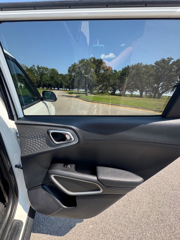 2023 Kia Soul Image 16