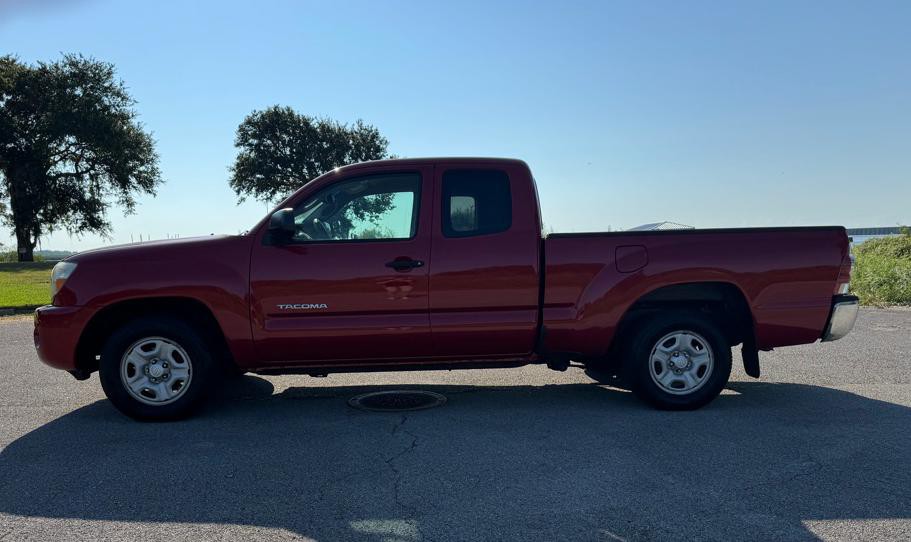 2010 Toyota Tacoma Image 2