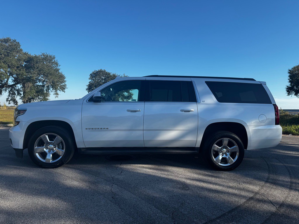 2018 Chevrolet Suburban Image 2