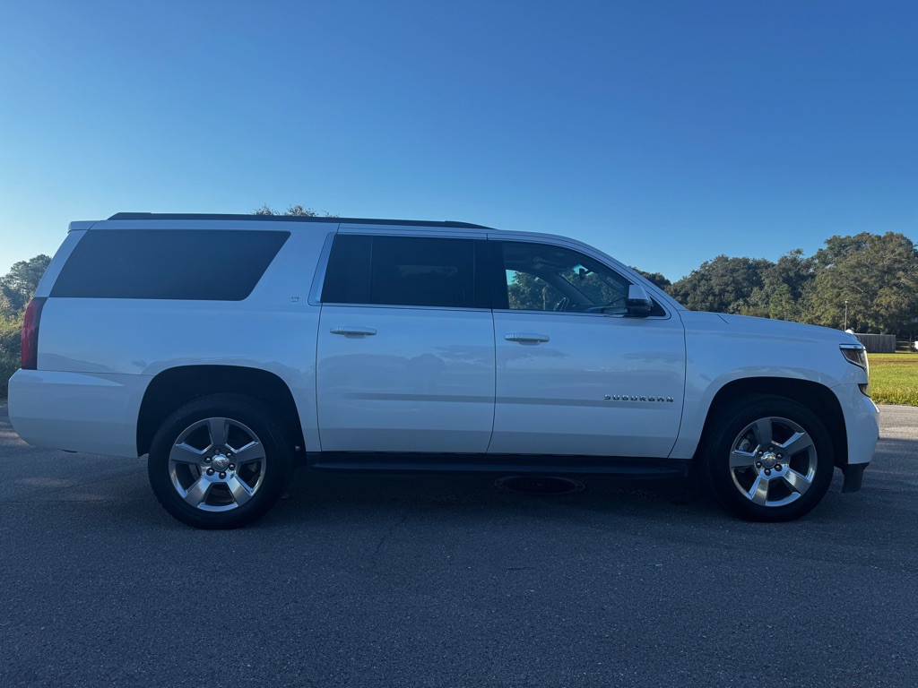 2018 Chevrolet Suburban Image 6