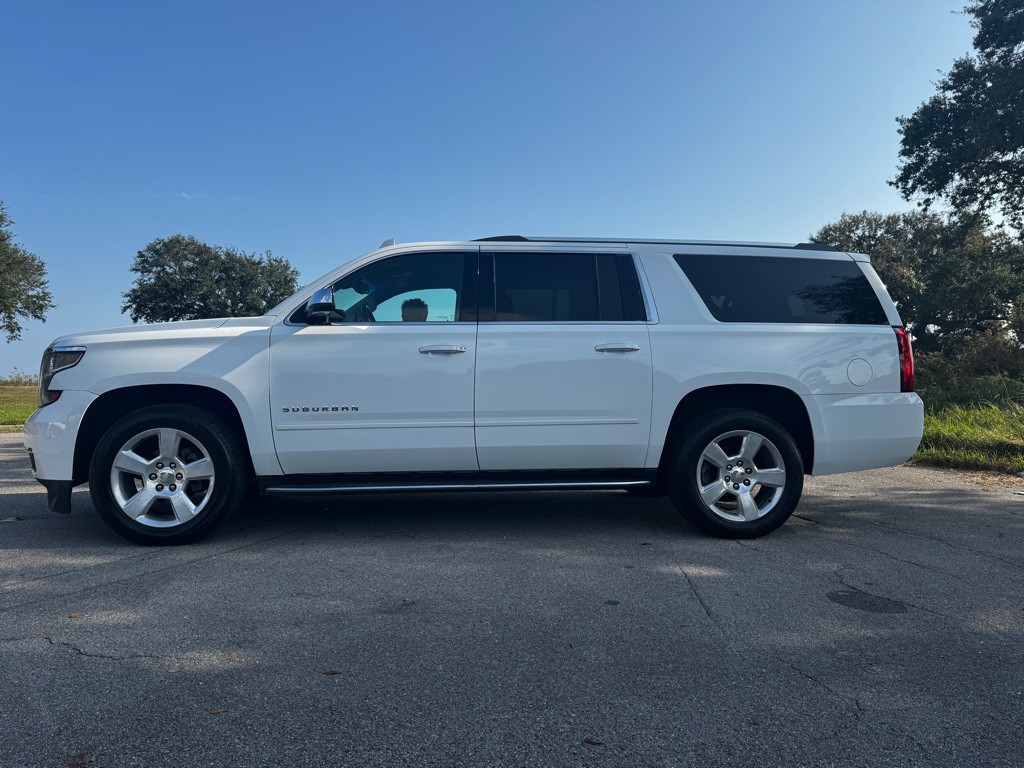 2017 Chevrolet Suburban Image 2