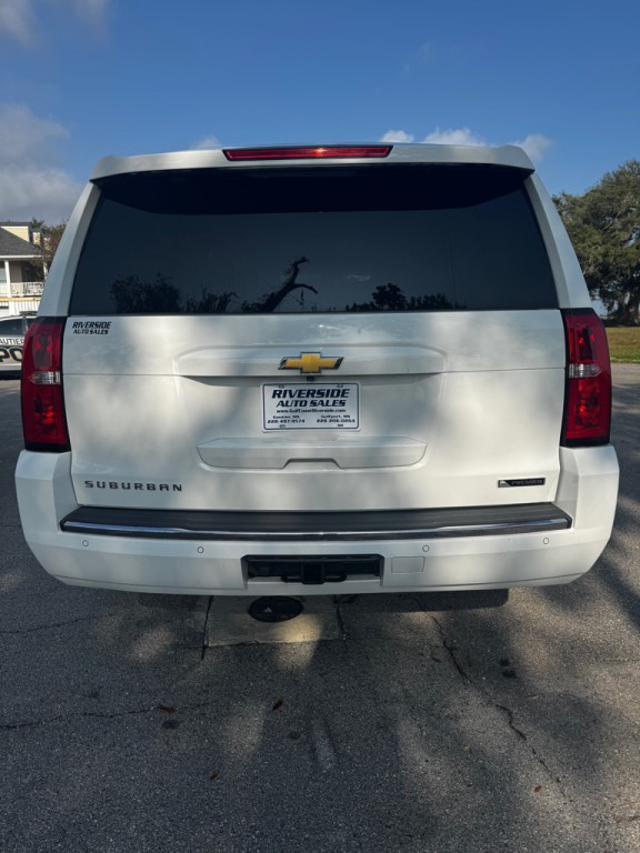 2017 Chevrolet Suburban Image 5
