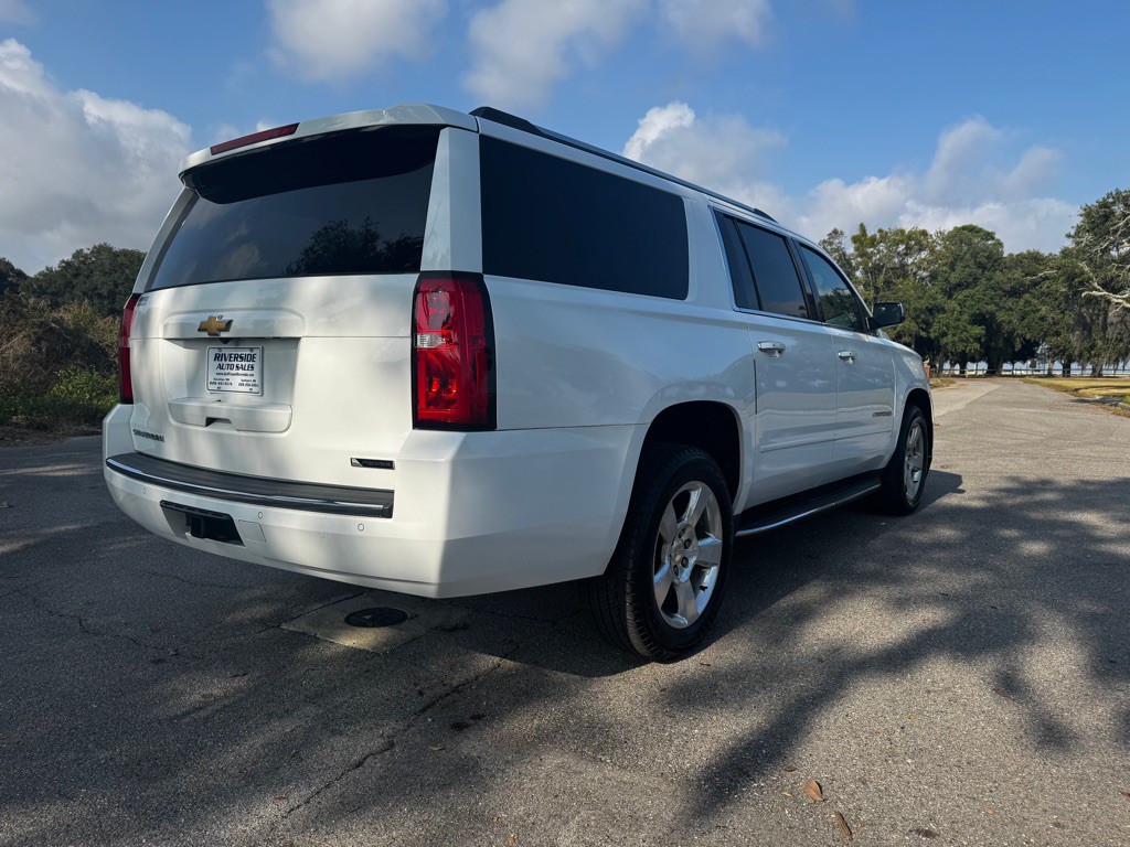 2017 Chevrolet Suburban Image 6