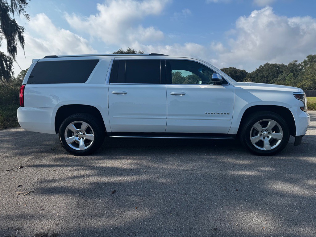2017 Chevrolet Suburban Image 7