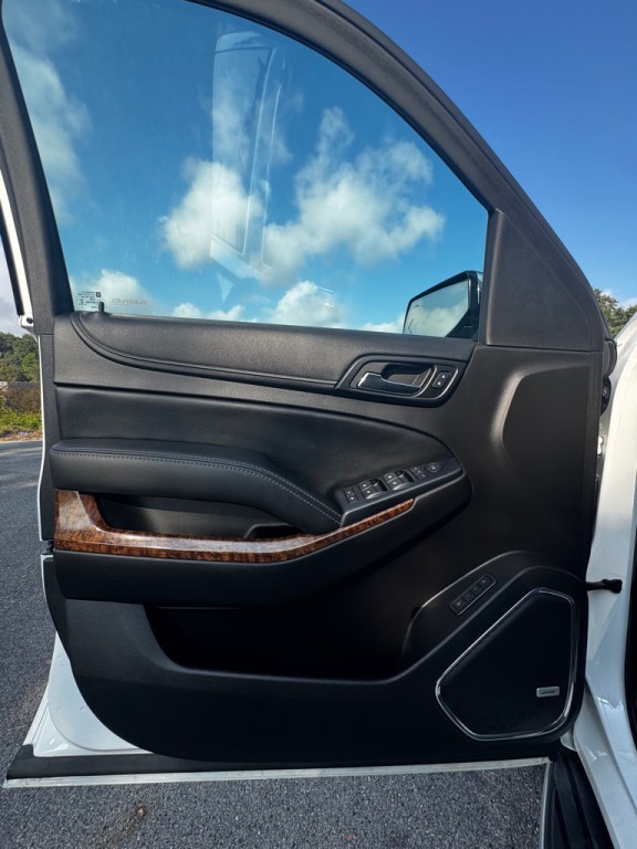 2017 Chevrolet Suburban Image 10