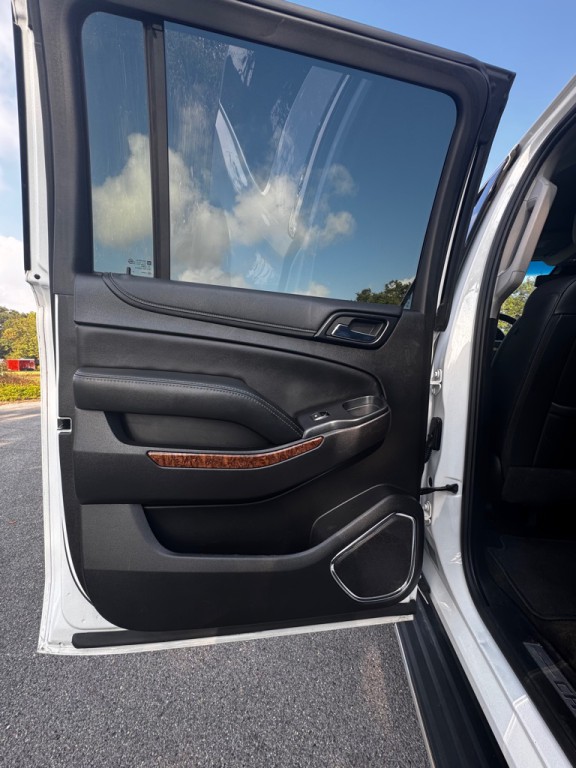 2017 Chevrolet Suburban Image 12