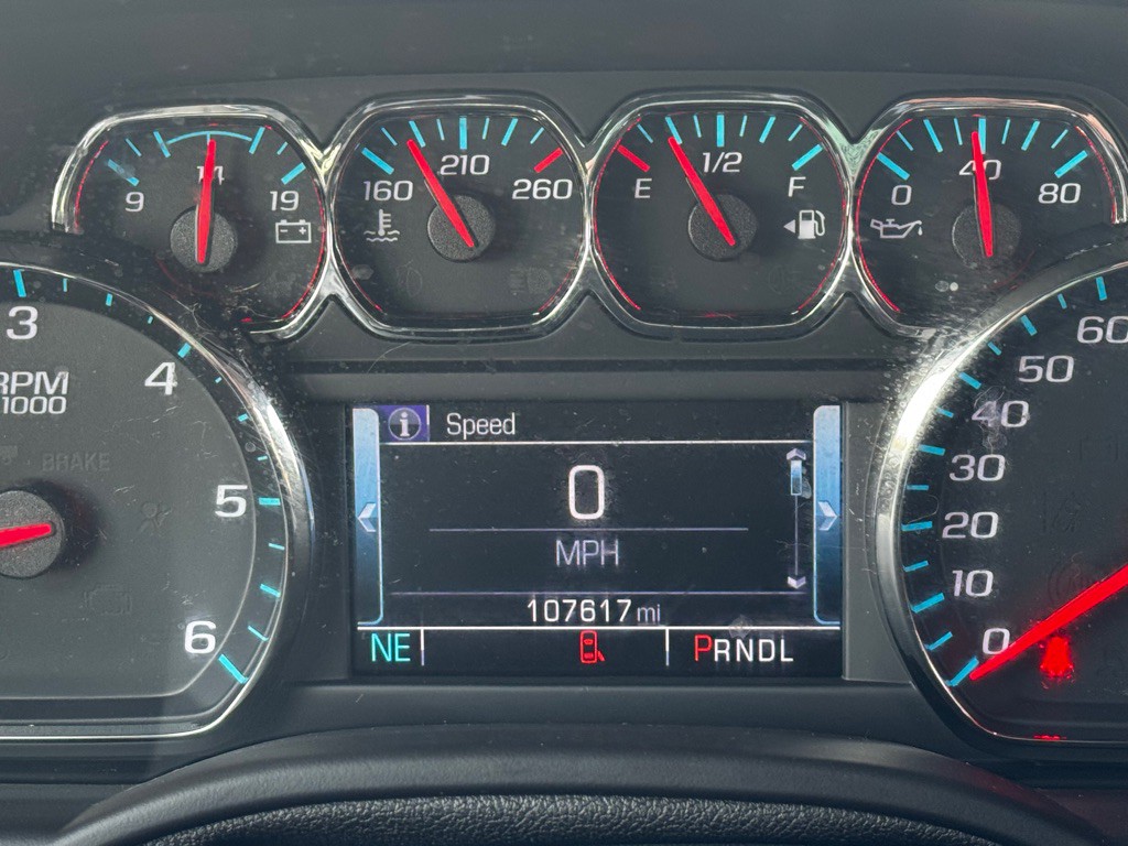 2017 Chevrolet Suburban Image 21