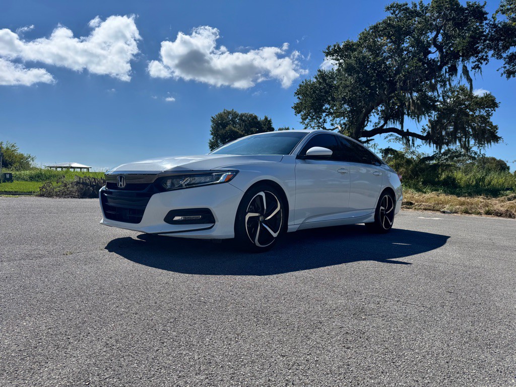 2019 Honda Accord Image 1