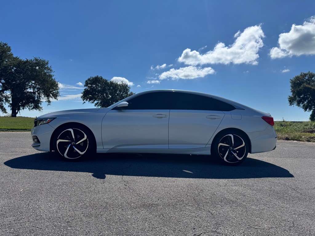 2019 Honda Accord Image 2