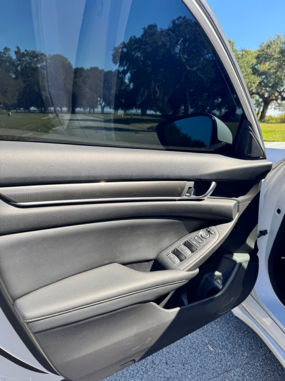 2019 Honda Accord Image 9