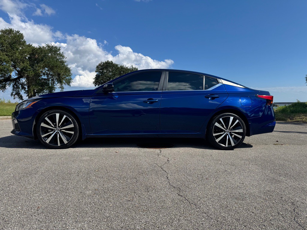 2021 Nissan Altima Image 2