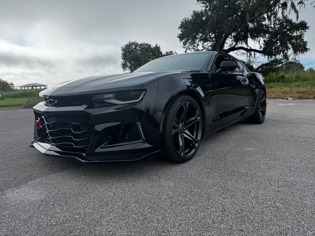 2017 Chevrolet Camaro Image 1