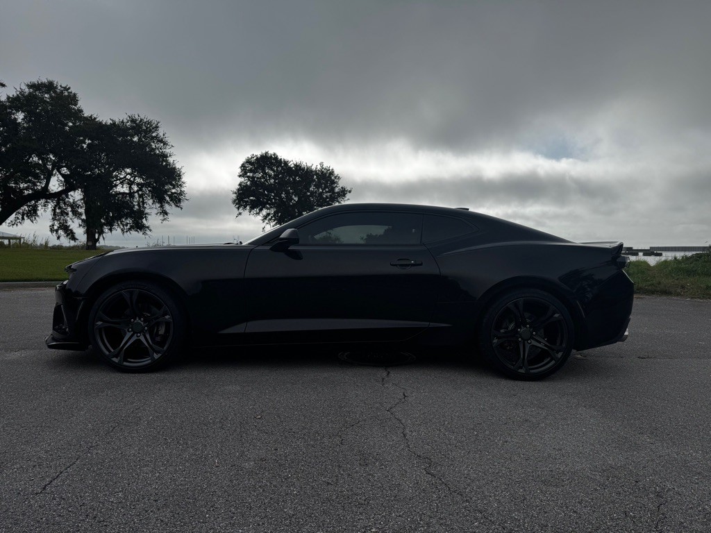 2017 Chevrolet Camaro Image 2