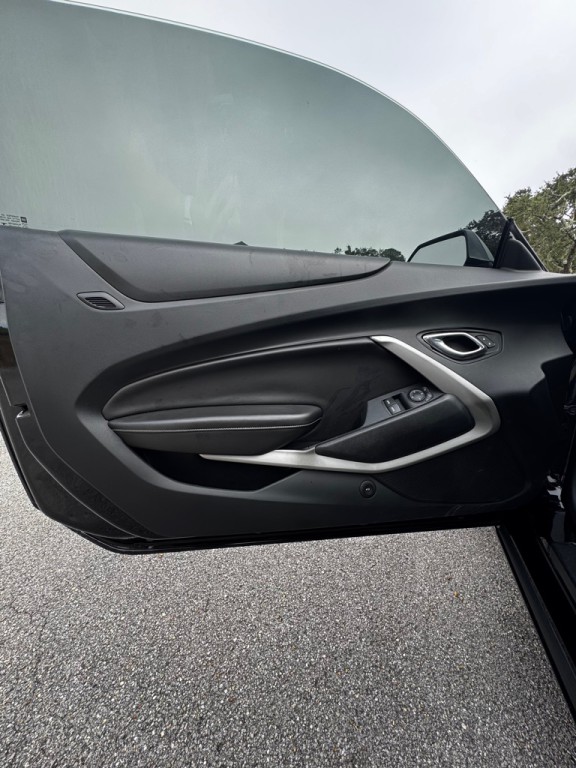 2017 Chevrolet Camaro Image 9